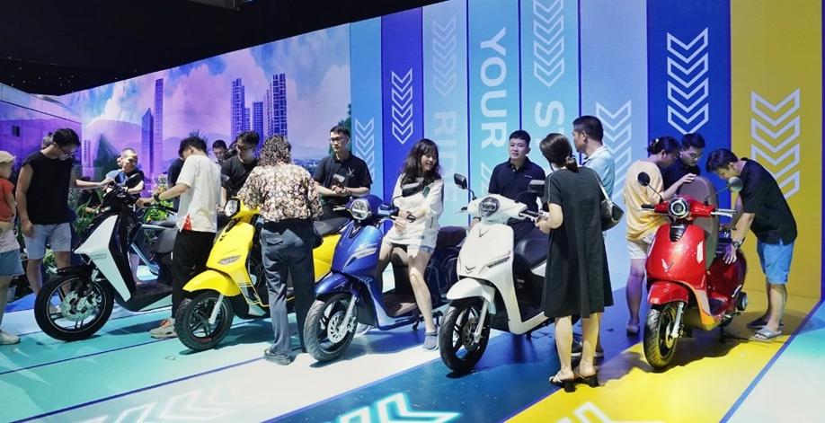 Lý do xe máy điện VinFast hút khách tại triển lãm "VinFast - Vì tương lai xanh"