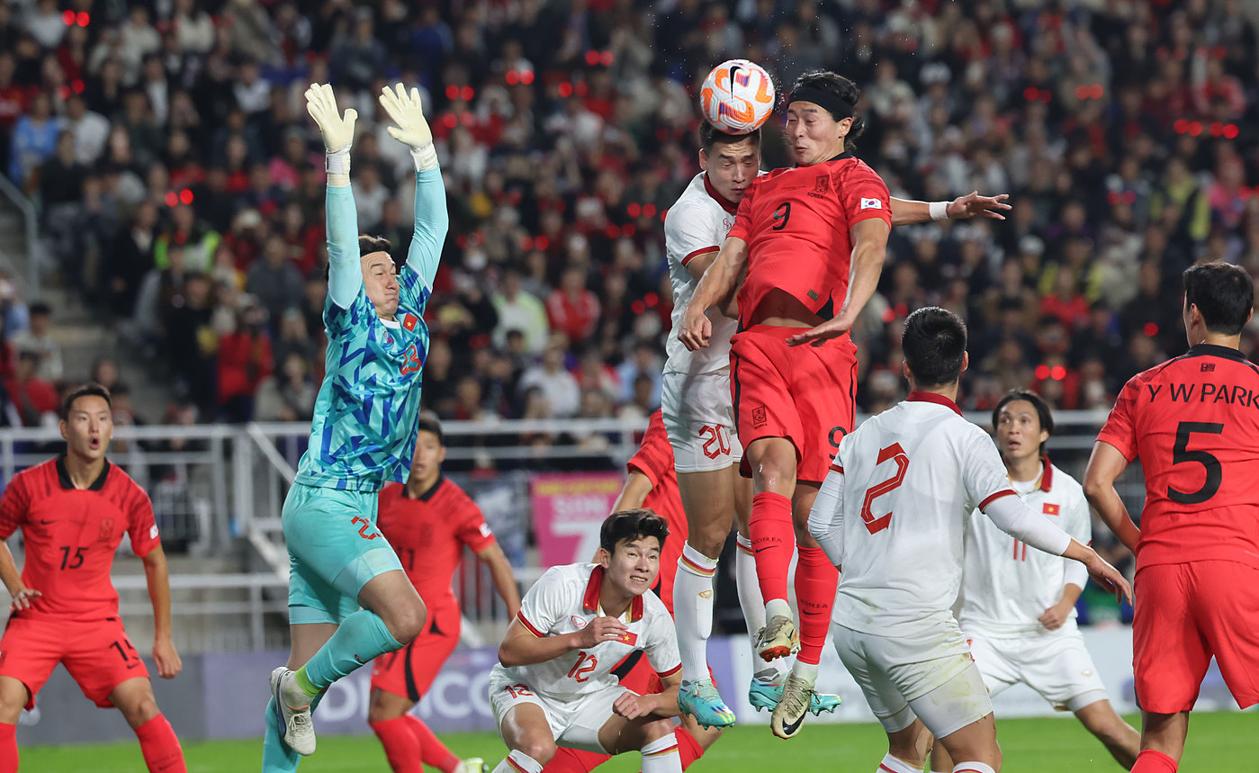 Việt Nam tăng bậc FIFA dù toàn thua