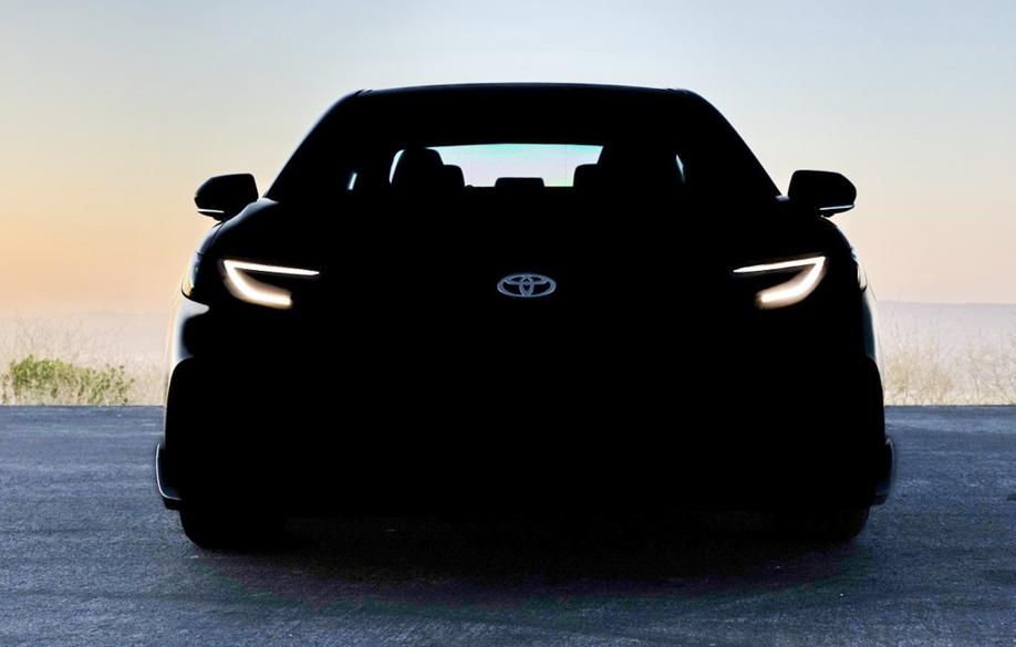 Toyota hé lộ mẫu xe bí ẩn mới, Camry 2025 được xướng tên