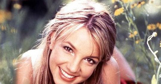 Britney Spears kể về lần đầu năm 14 tuổi