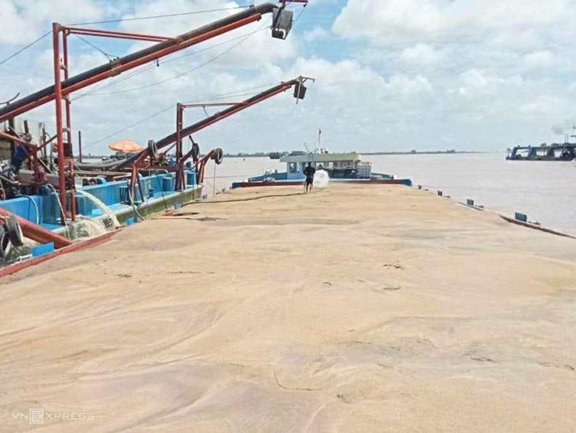 Cân nhắc bài toán nhập khẩu cát từ Campuchia để làm cao tốc