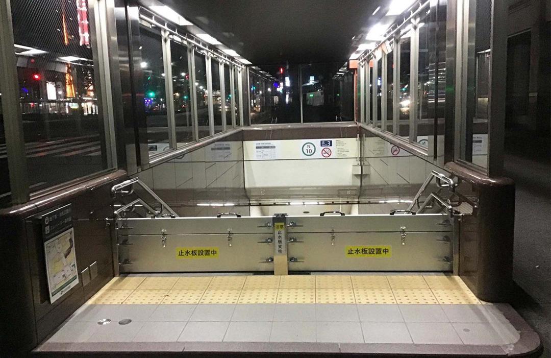 Lắp cửa chống ngập ba ga ngầm Metro Bến Thành - Suối Tiên