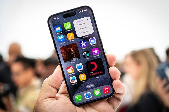 Người Việt phải làm bao nhiêu ngày để mua iPhone 15 Pro?
