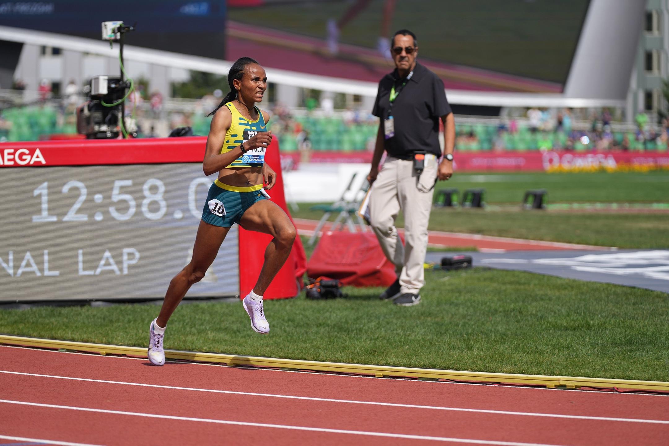 Runner Ethiopia phá sâu kỷ lục 5,000m
