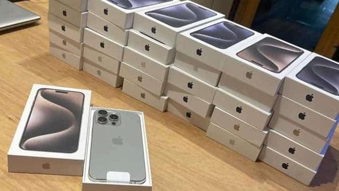 Đặt mua 4 chiếc iPhone 15 Pro Max, TikToker sốc vì Apple gửi nhầm 60 chiếc