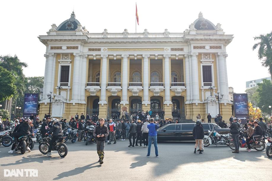 Người chơi mô-tô tại Hà Nội xuống phố tụ họp chào xuân Giáp Thìn