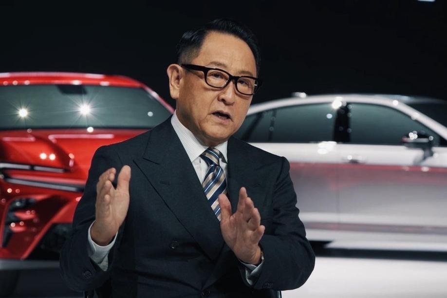 Toyota "đổ xăng" vào cuộc tranh luận chọn làm xe xăng hay xe điện