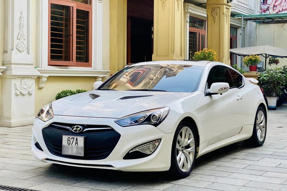 "Của hiếm" Hyundai Genesis Coupe giữ giá hơn xe Nhật sau 12 năm sử dụng